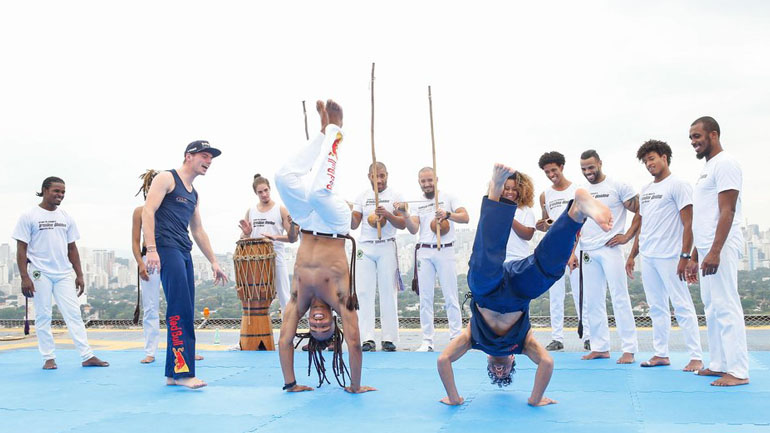 Το έριξαν στην καποέιρα οι Ricciardo και Verstappen